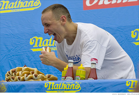 joey-chestnut-2007-nathans-hot-dog-contest